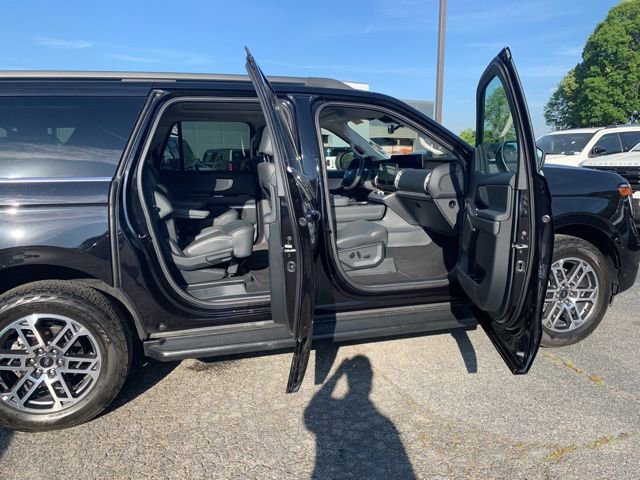 Used 2025 Ford Expedition Max Active AWD/4WD image 12