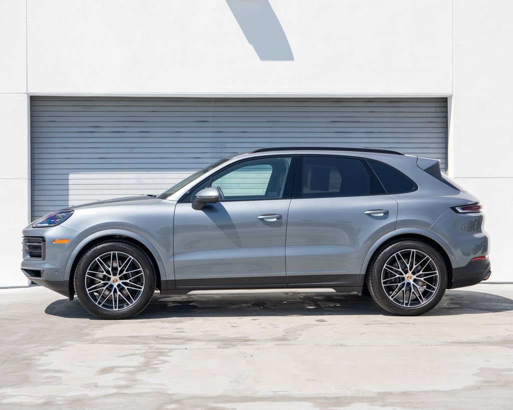 Certified 2026 Porsche Cayenne AWD/4WD image 2