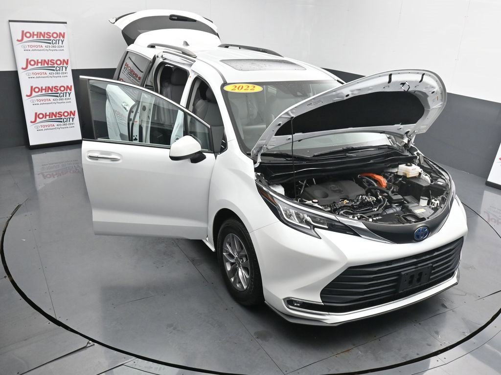 Used 2022 Toyota Sienna XLE image 25