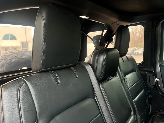 Used 2018 Jeep Wrangler Unlimited Sahara image 18