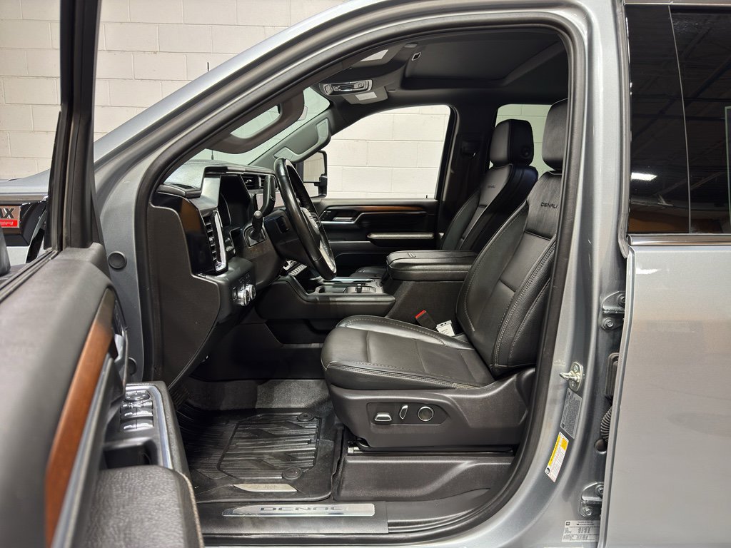 Used 2025 GMC Sierra 3500 Denali w/ Denali Reserve Package image 18