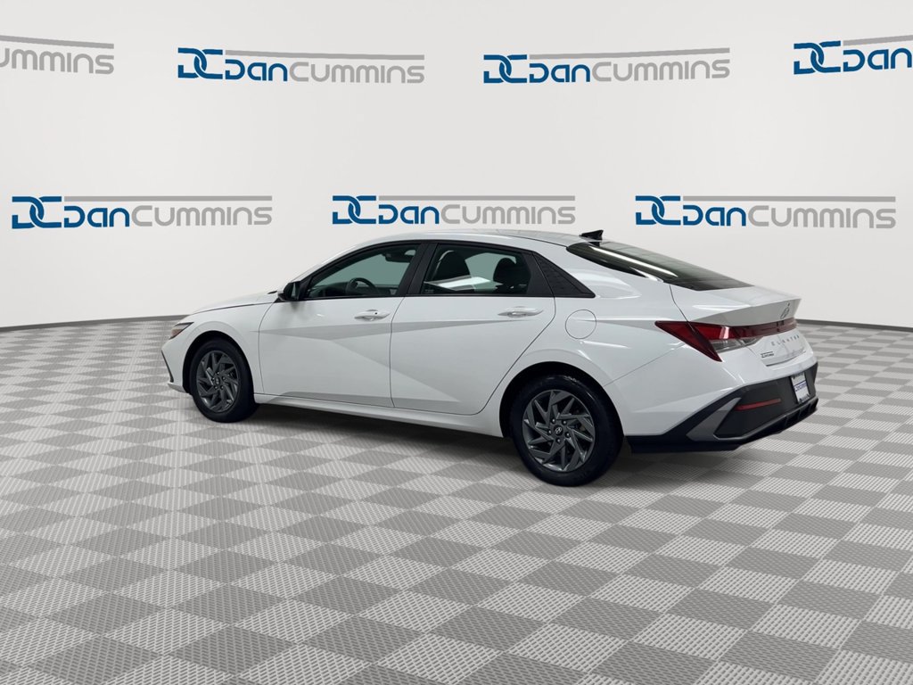 Used 2024 Hyundai Elantra SEL FWD image 6