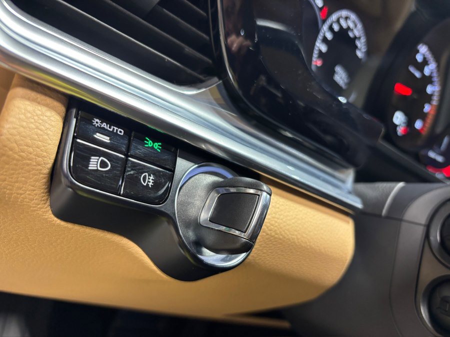 Used 2018 Porsche Panamera 4 image 26