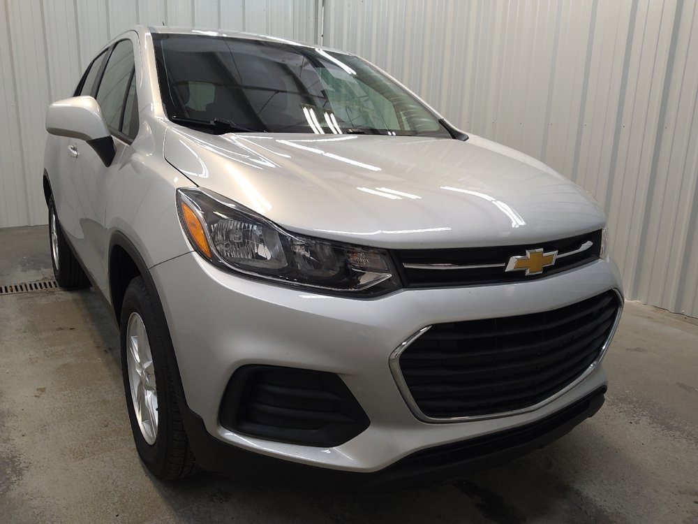 Used 2022 Chevrolet Trax LS w/ Tint and Cruise Package AWD/4WD image 13