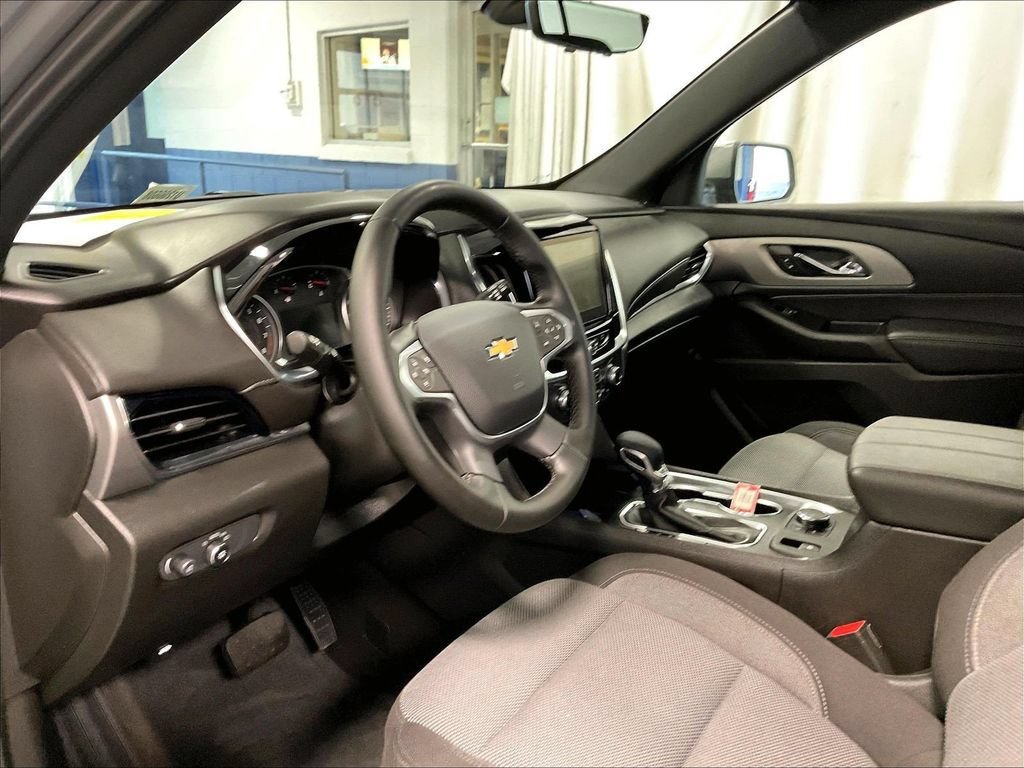 Used 2023 Chevrolet Traverse LT w/ Rear Camera Mirror Package AWD/4WD image 8