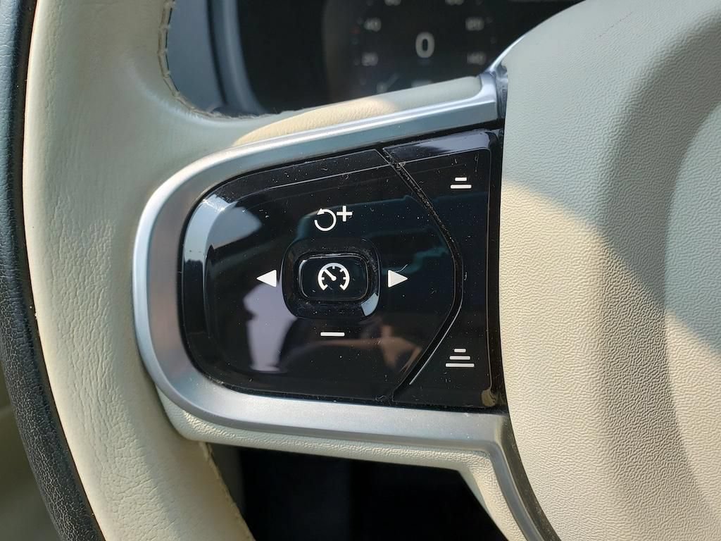 Used 2020 Volvo XC90 T6 Momentum AWD/4WD image 15