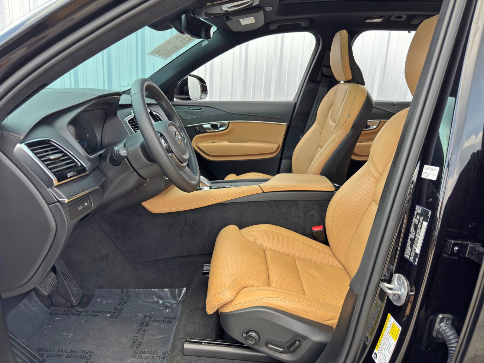 Used 2024 Volvo XC90 T8 Ultimate w/ Lounge Package image 16