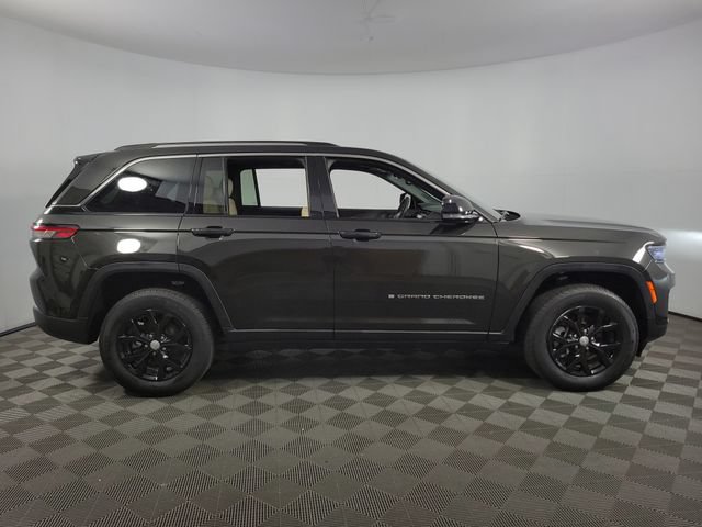 Used 2023 Jeep Grand Cherokee Limited AWD/4WD image 10