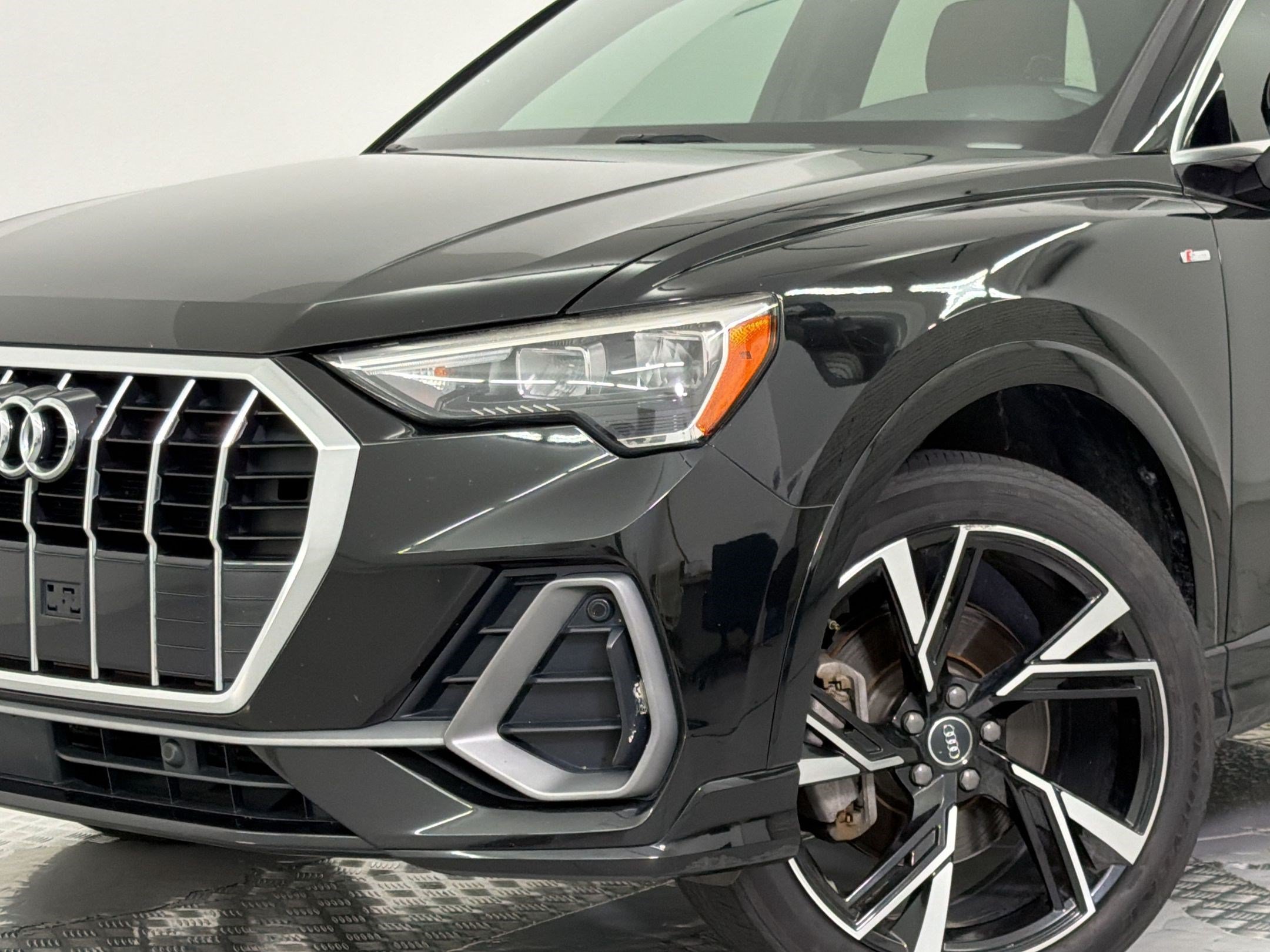 Used 2020 Audi Q3 2.0T Premium w/ Convenience Package AWD/4WD image 11