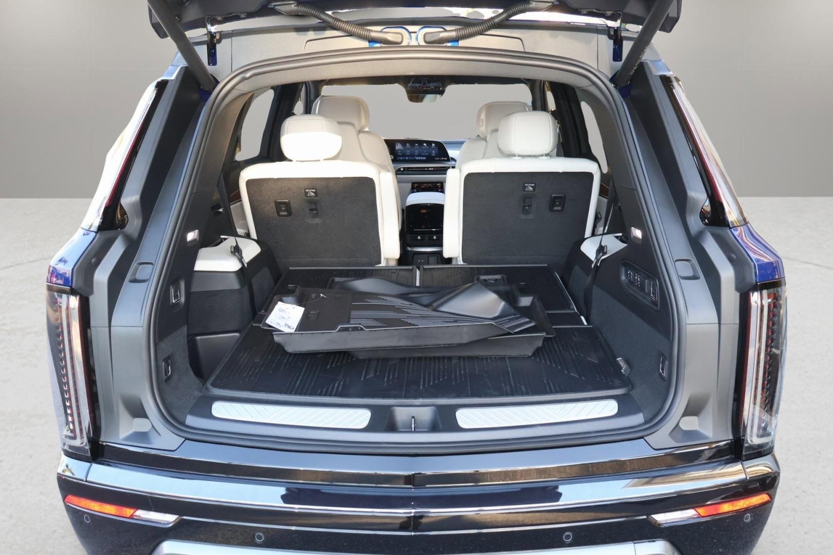 New 2026 Cadillac Vistiq Sport w/ LPO, Floor Liner Package image 18