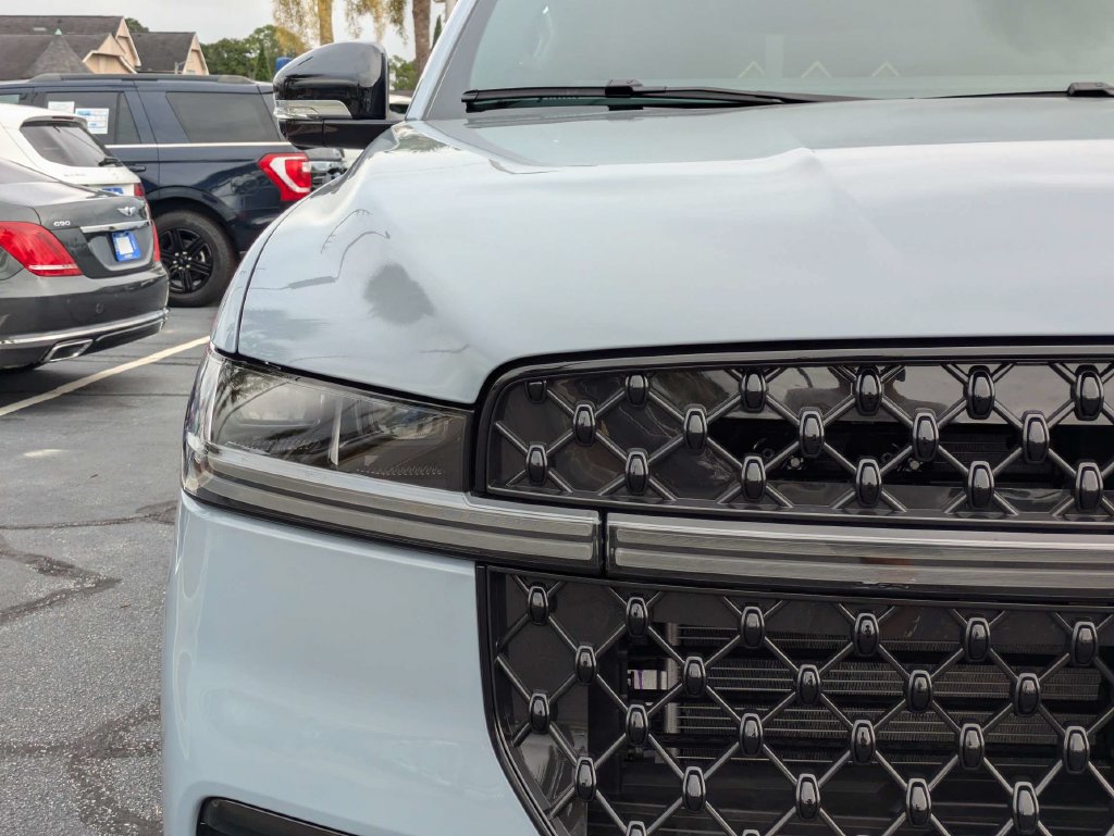 New 2027 Lincoln Navigator Reserve w/ Jet Appearance Package RWD image 10