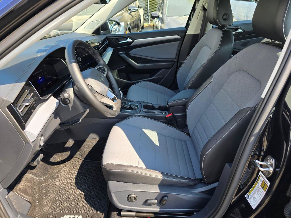 Certified 2025 Volkswagen Jetta SE FWD image 20