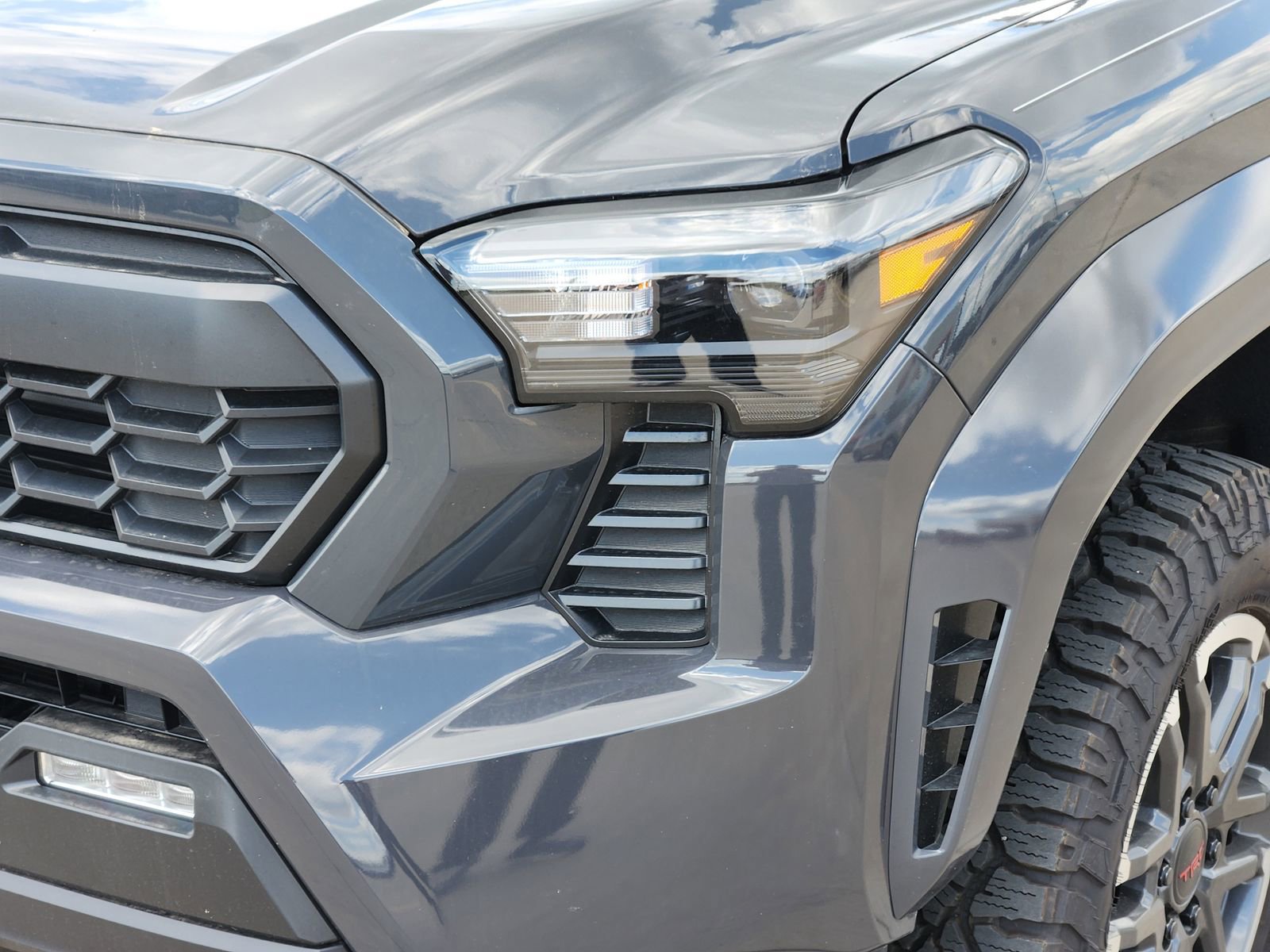 Used 2025 Toyota Tacoma TRD Sport AWD/4WD image 11