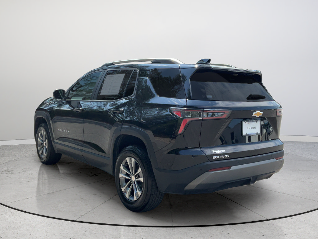 Used 2025 Chevrolet Equinox LT w/ Convenience Package II FWD image 8
