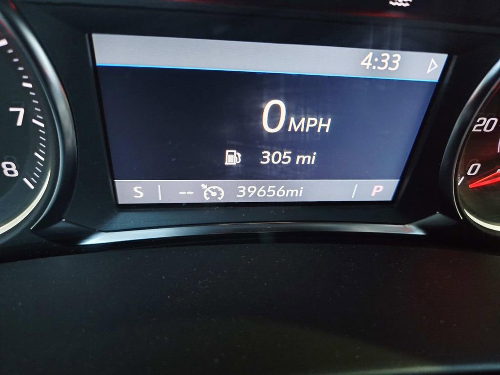 Used 2024 GMC Terrain SLT image 23