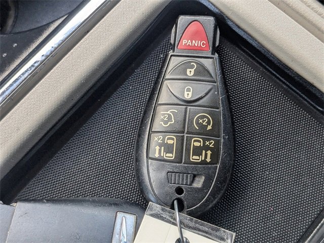 Used 2016 Chrysler Town & Country Touring w/ Driver Convenience Group image 30