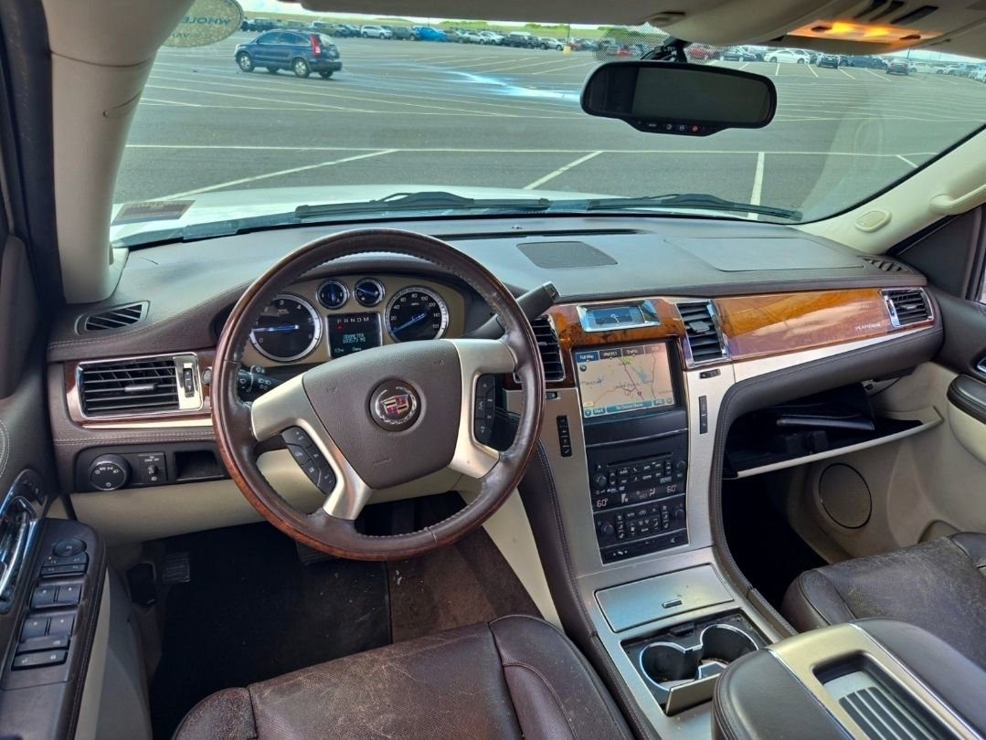 Used 2014 Cadillac Escalade Platinum AWD/4WD image 8