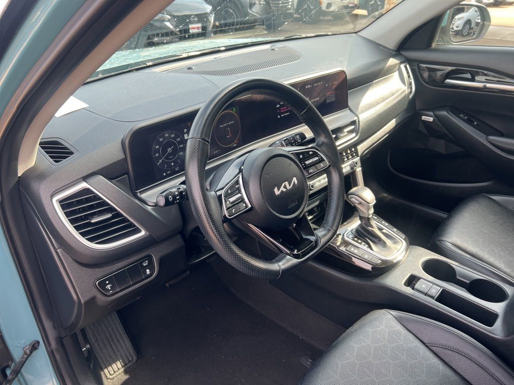 Certified 2024 Kia Seltos SX w/ SX Sunroof Package AWD/4WD image 6