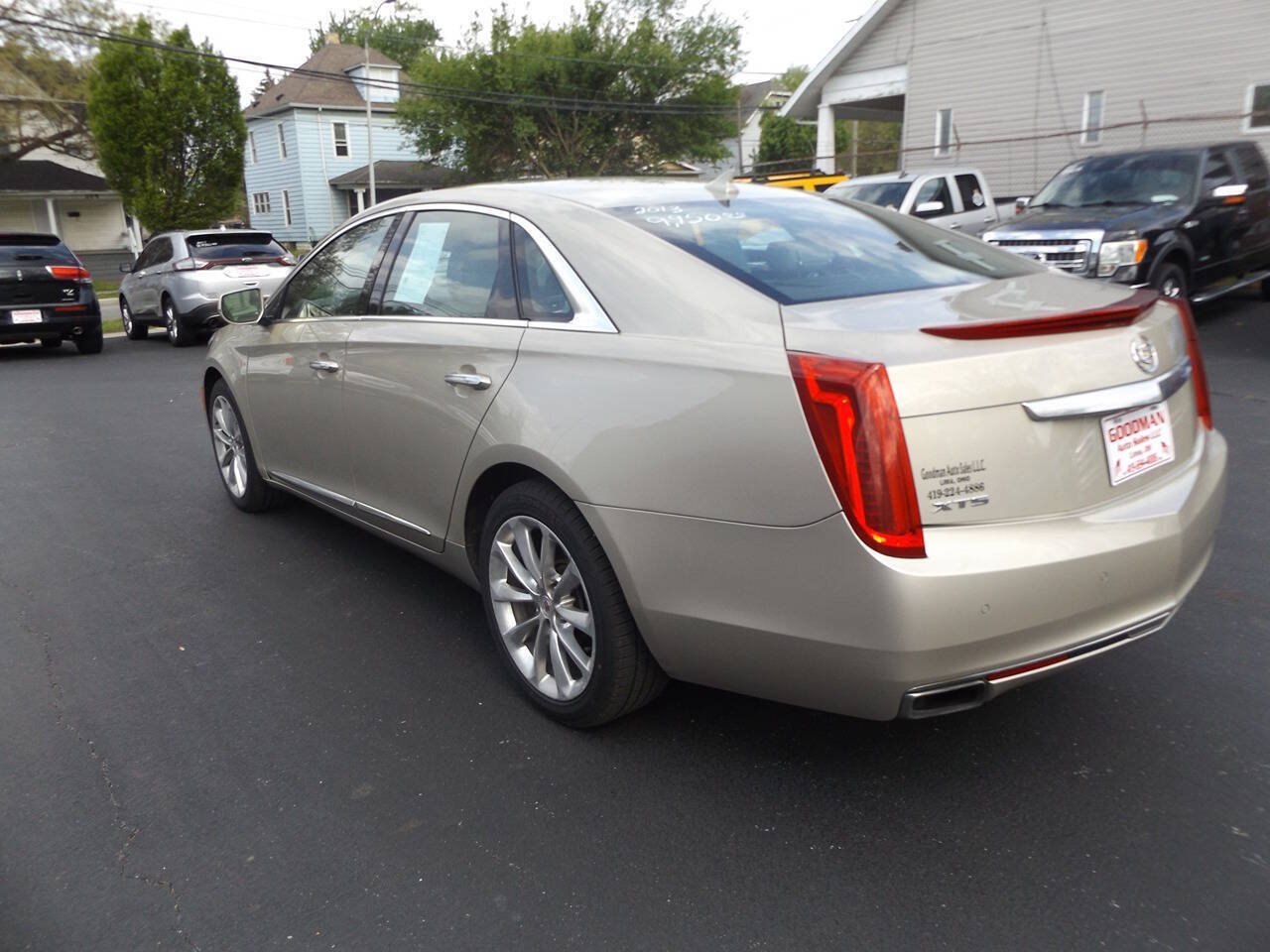 Used 2013 Cadillac XTS Luxury w/ Driver Awareness Package FWD image 10