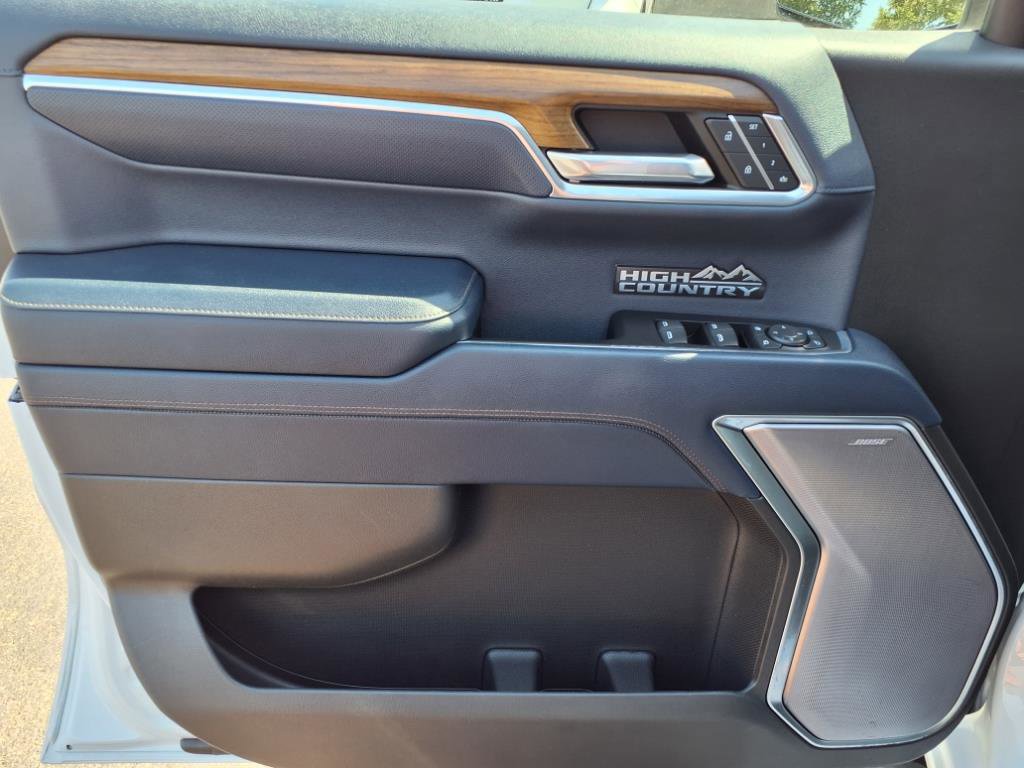 Used 2022 Chevrolet Silverado 1500 High Country w/ Technology Package image 14