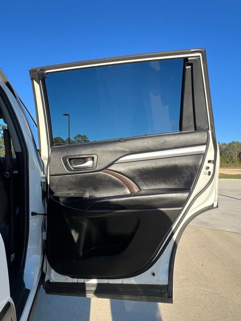 Used 2019 Toyota Highlander XLE image 18