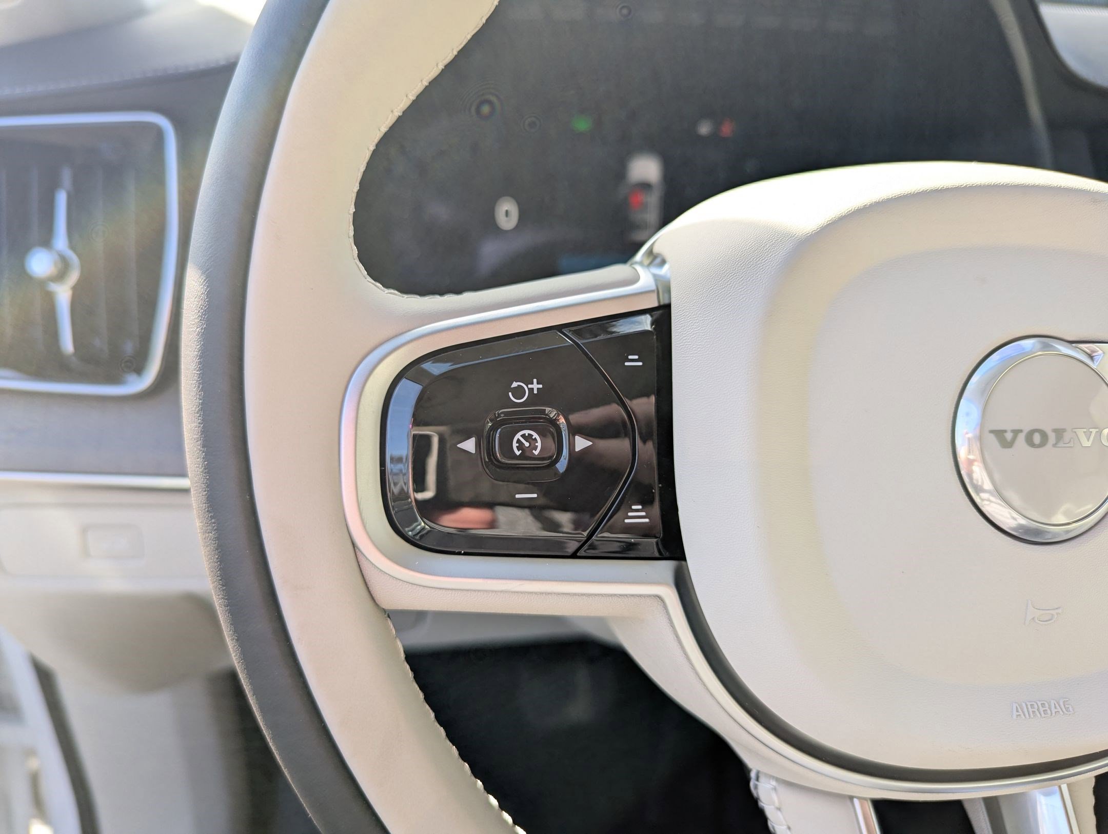 New 2026 Volvo XC90 B6 Ultra w/ Protection Package image 11