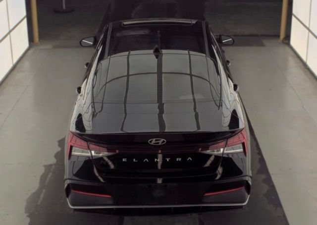 Used 2025 Hyundai Elantra SEL FWD image 5