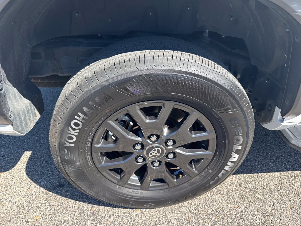 Used 2025 Toyota 4Runner SR5 AWD/4WD image 5