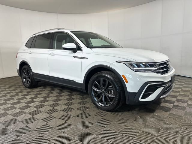 Used 2022 Volkswagen Tiguan SE image 2