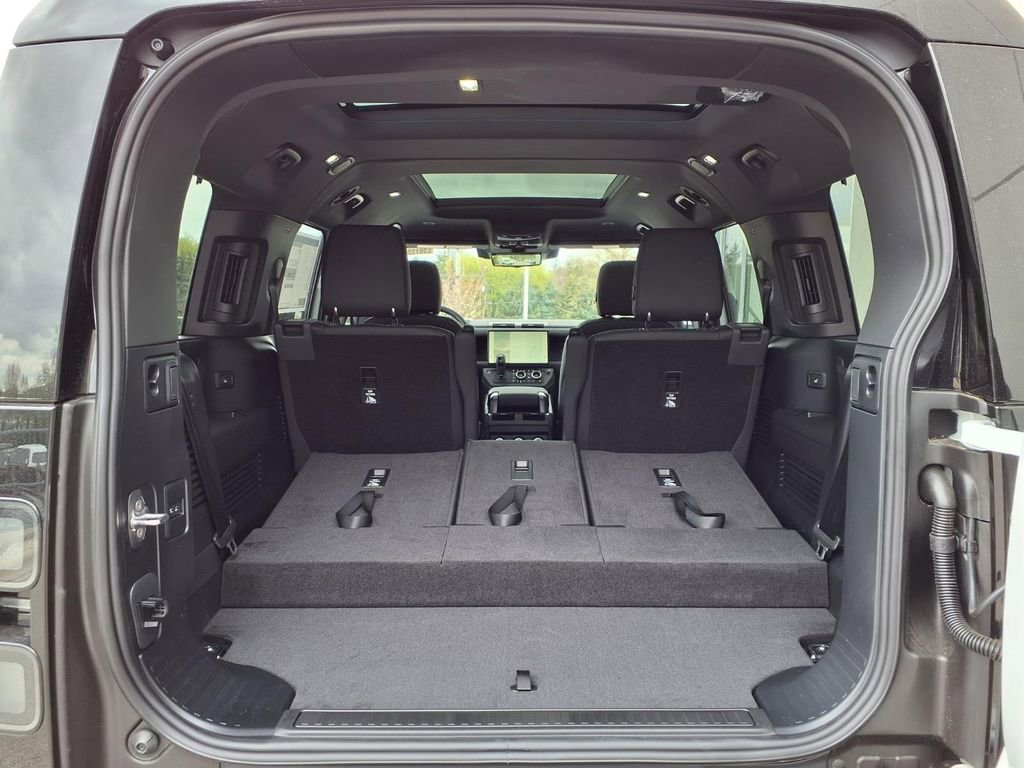 New 2026 Land Rover Defender 130 X-Dynamic SE AWD/4WD image 26