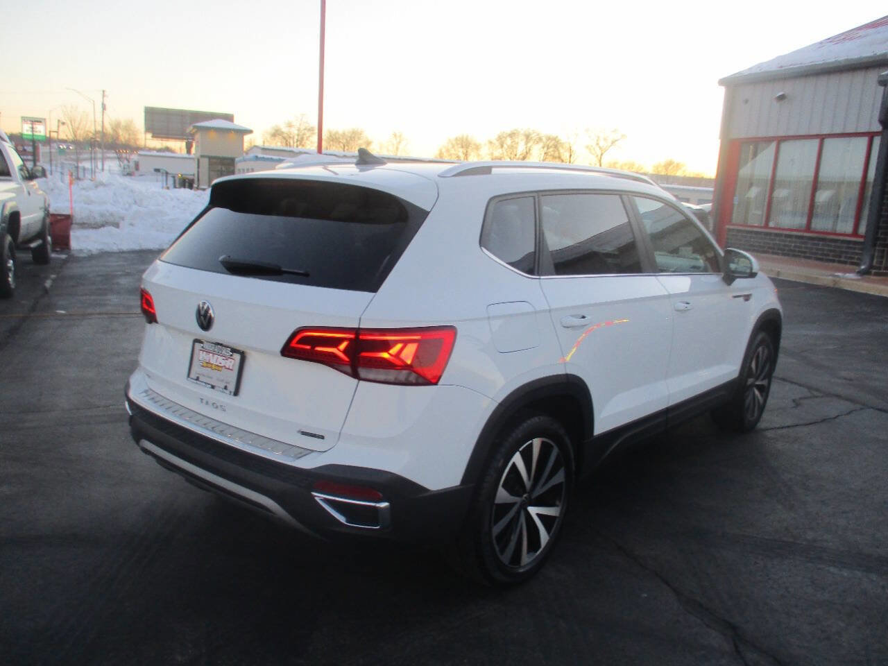 Used 2023 Volkswagen Taos SE image 7