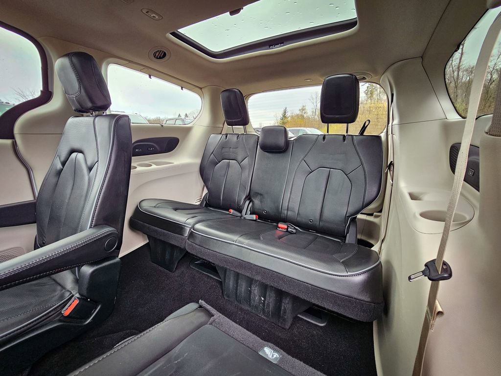 Used 2019 Chrysler Pacifica Limited FWD image 37