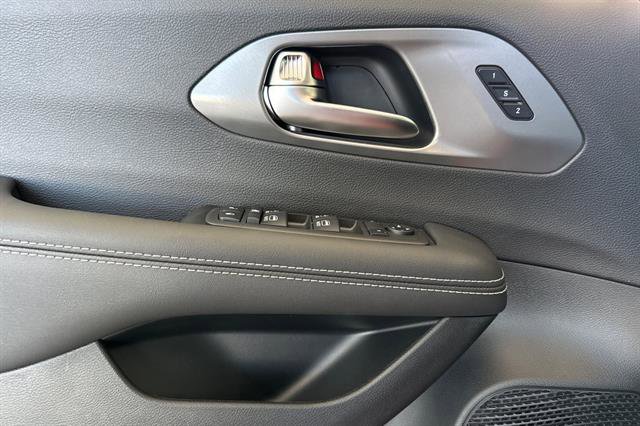 New 2026 Chrysler Pacifica Select image 8