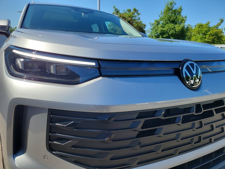 Certified 2026 Volkswagen Tiguan SE w/ Panoramic Sunroof Package AWD/4WD image 28