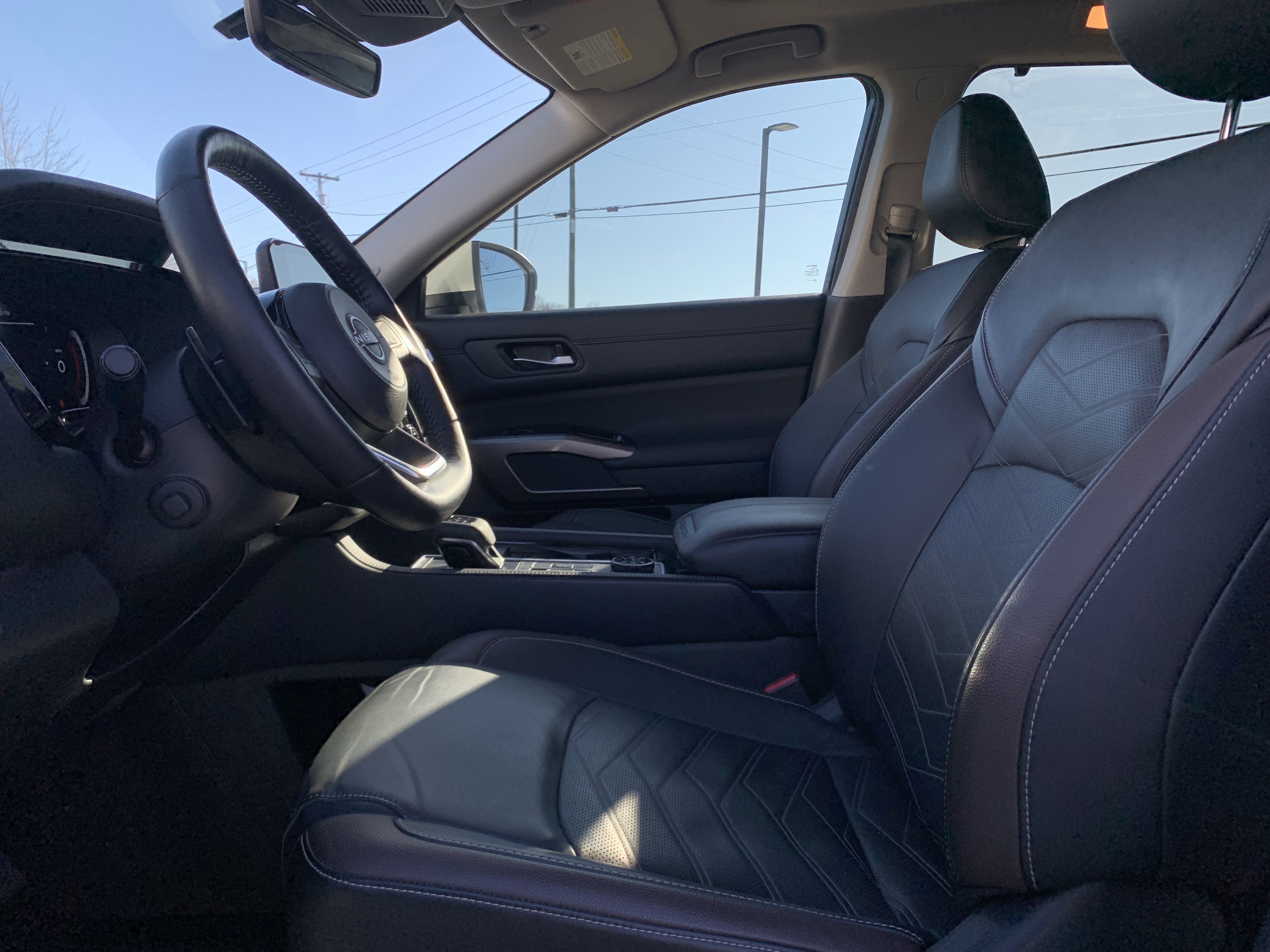 Used 2024 Nissan Pathfinder Platinum w/ Cargo Package image 16