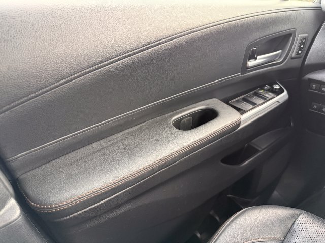 Certified 2025 Toyota Sienna Platinum AWD/4WD image 32