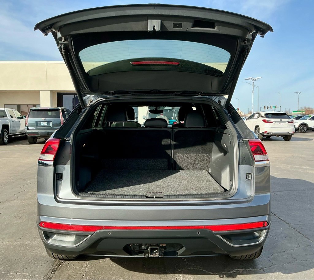 Used 2020 Volkswagen Atlas Cross Sport SE w/ Towing Package image 17