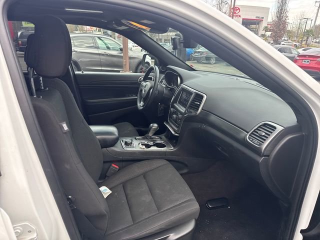 Used 2019 Jeep Grand Cherokee Laredo AWD/4WD image 39