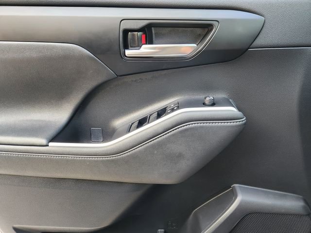 Used 2023 Toyota Highlander XSE image 18