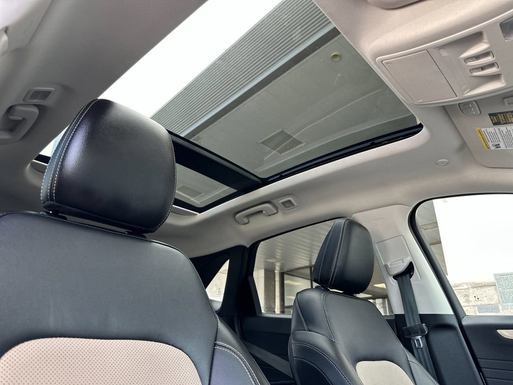 Certified 2022 Ford Escape Titanium w/ Titanium Premium Package image 16