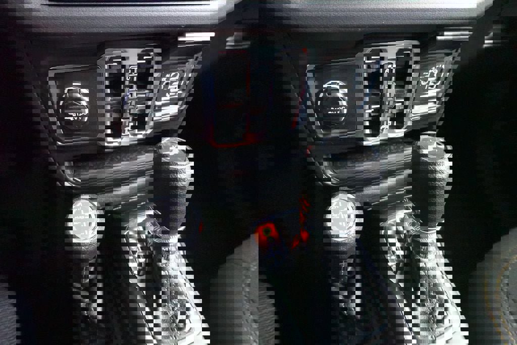 Used 2025 Jeep Wrangler Unlimited Sahara image 15