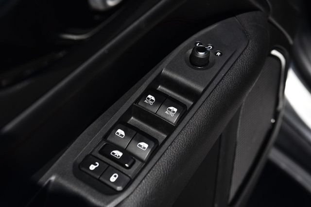 Used 2025 Jeep Compass Trailhawk AWD/4WD image 8