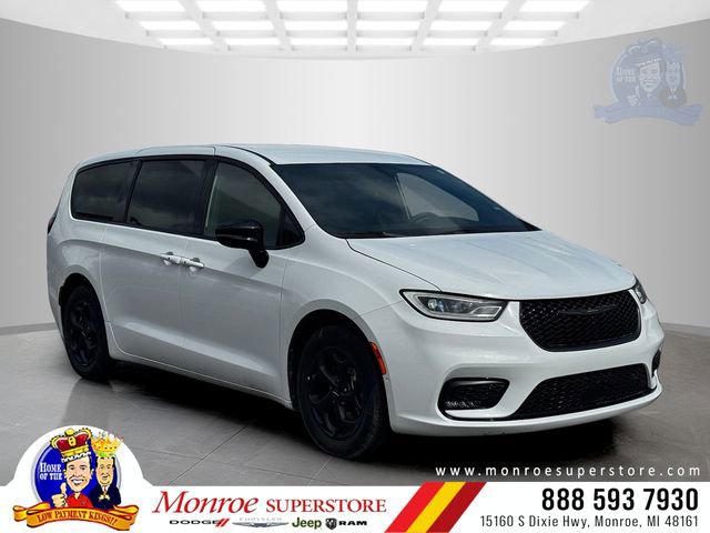 Used 2024 Chrysler Pacifica Limited FWD image 1