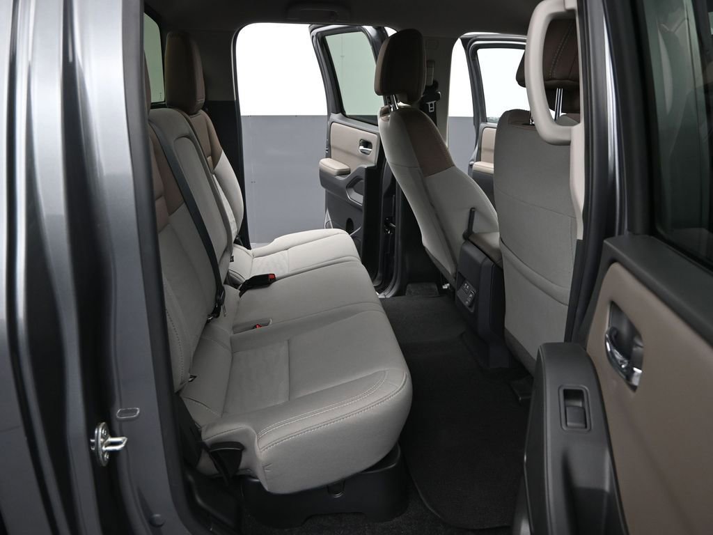 Used 2024 Nissan Frontier SV w/ Technology Package image 11