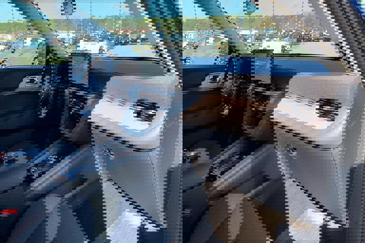 Certified 2025 Ford Explorer Active image 18