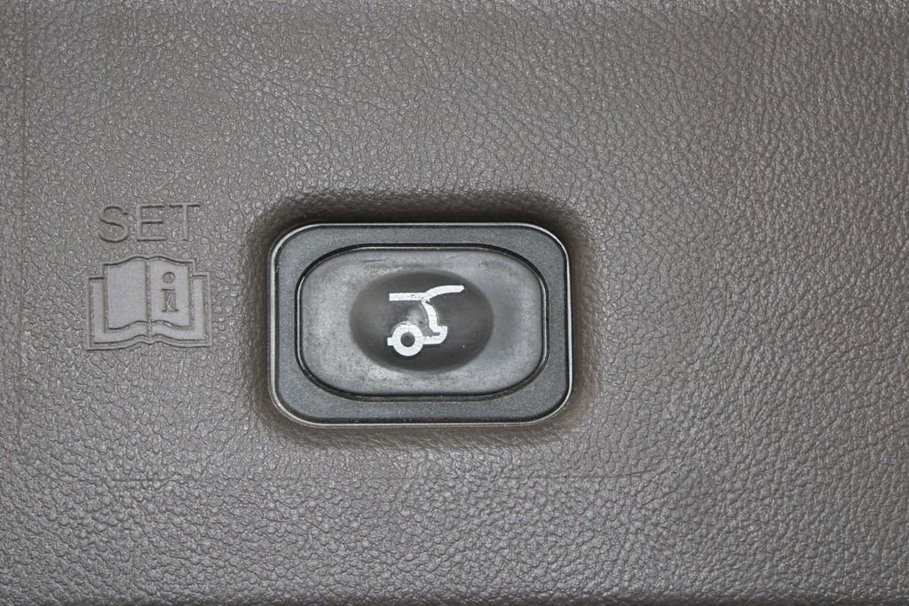 Used 2022 Lincoln Nautilus Reserve w/ Equipment Group 201A image 16