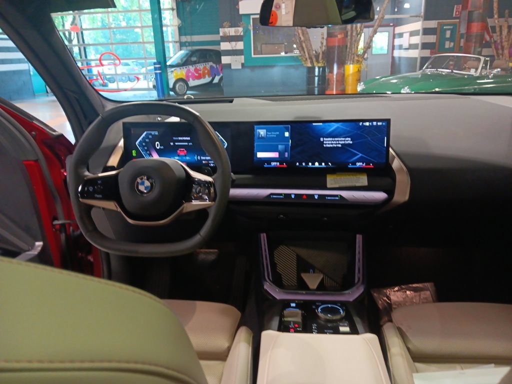 Used 2025 BMW X3 xDrive30i w/ Premium Package AWD/4WD image 4