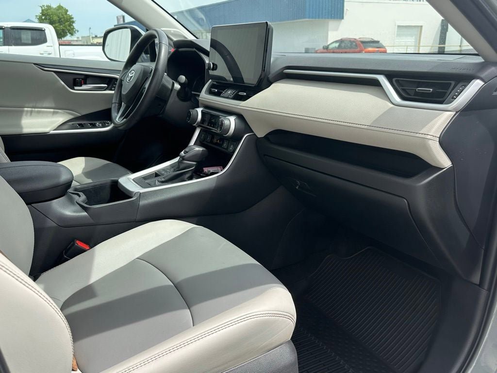 Used 2023 Toyota RAV4 XLE Premium AWD/4WD image 17
