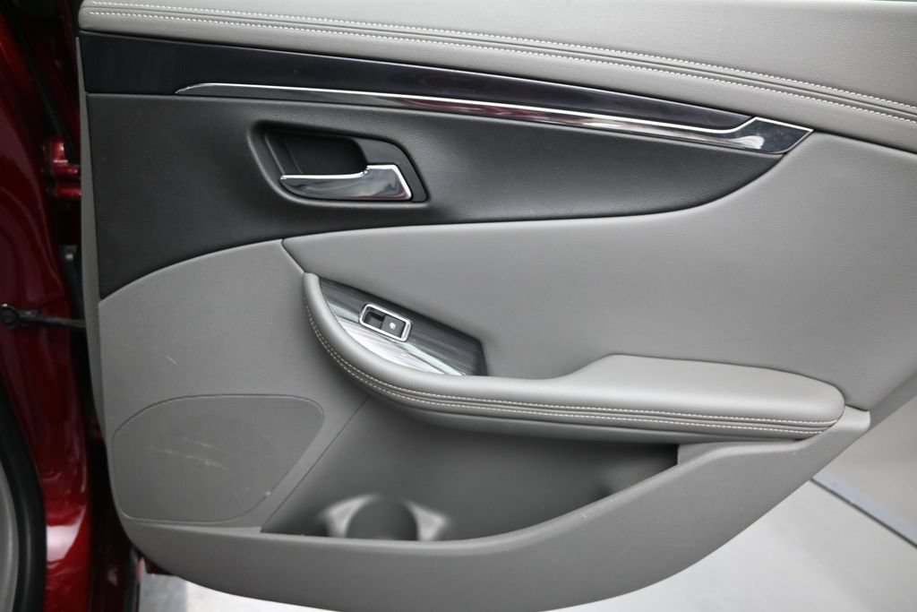 Used 2017 Chevrolet Impala Premier w/ Enhanced Convenience Package FWD image 27