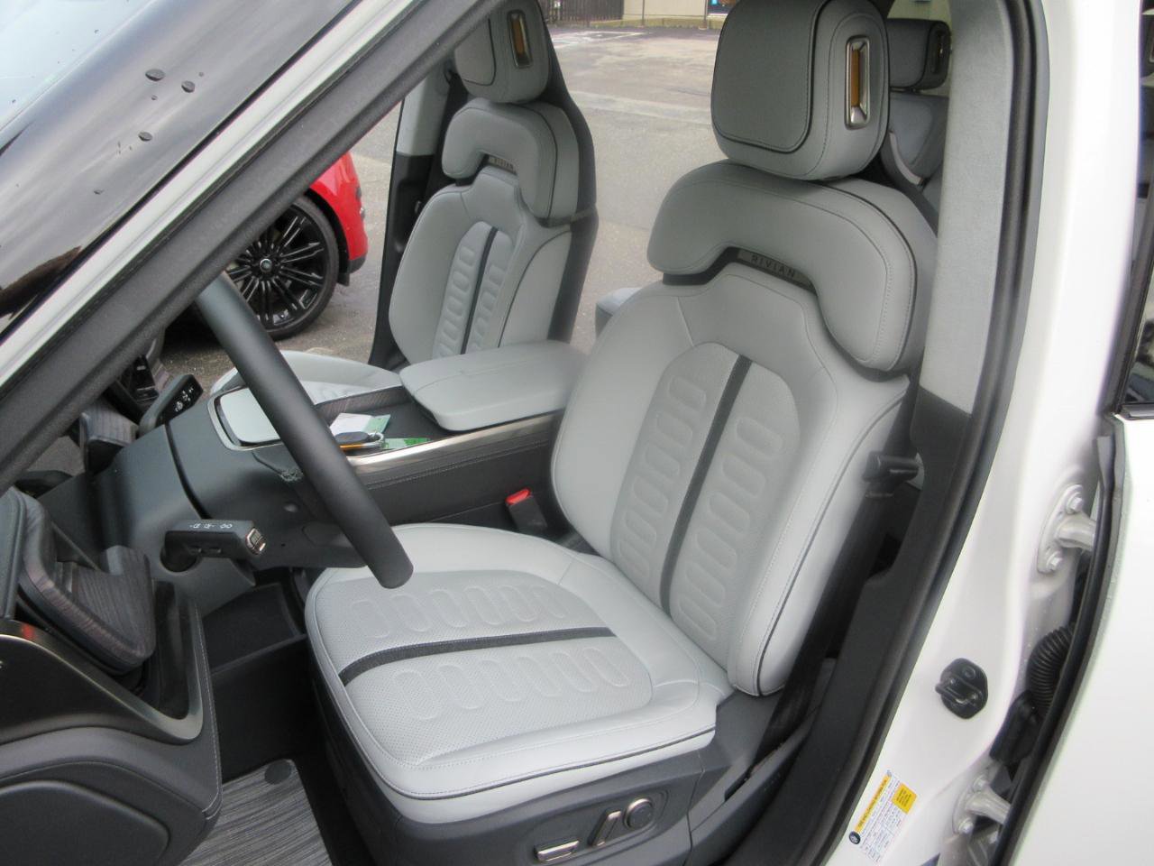 Used 2023 Rivian R1S Launch Edition image 10